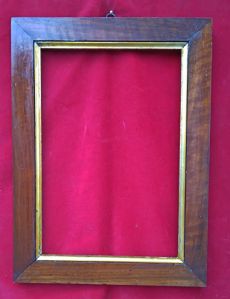 Cornice in noce massello con sagoma interna in oro mecca ,Integra Italia I° XIX° sec. cm. 26 x 39